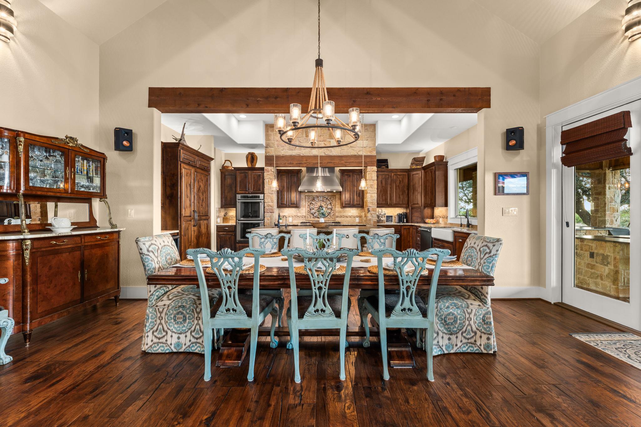 1010 Vista Ridge Dr, Round Mountain, TX 78663