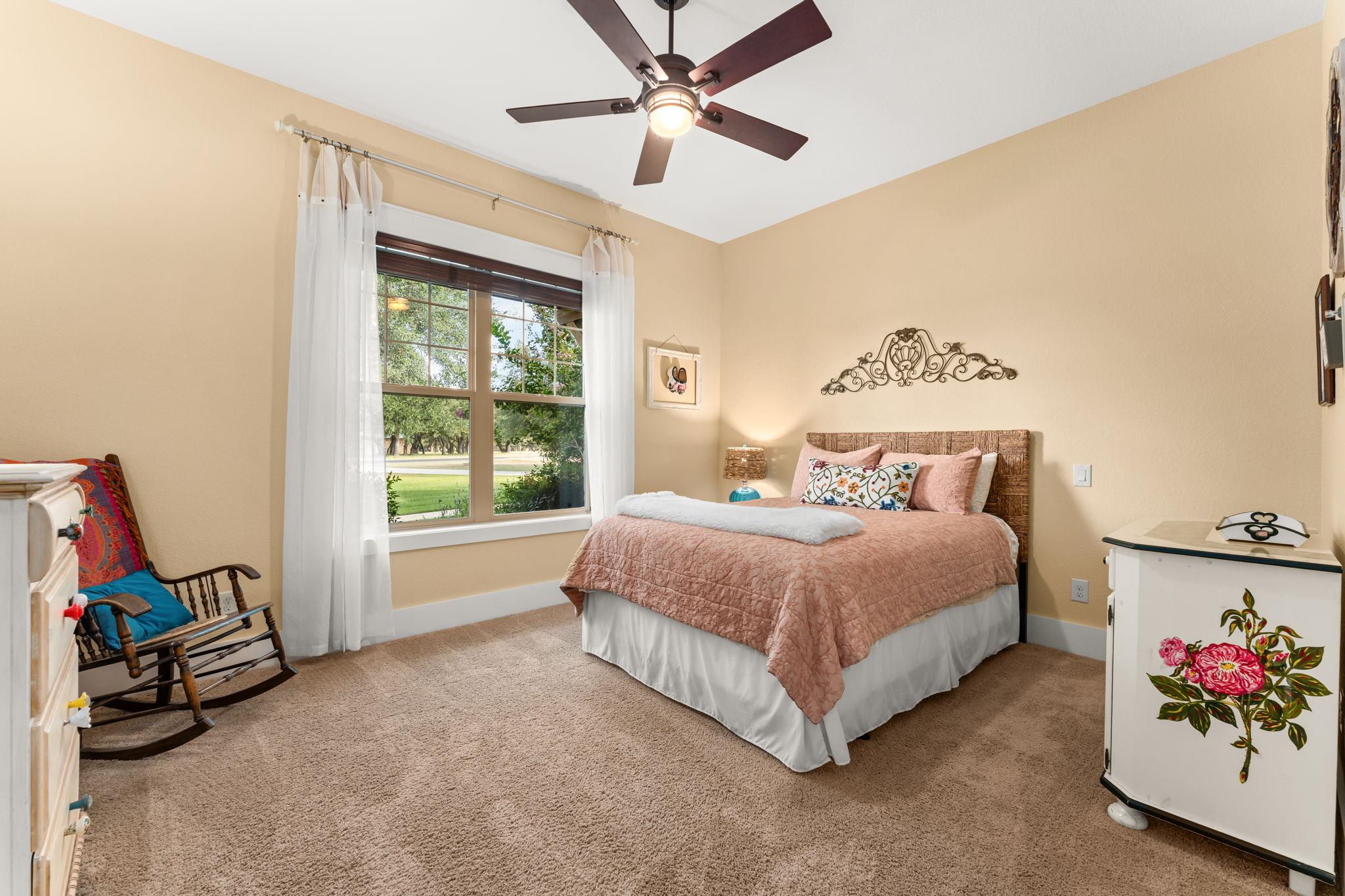 1010 Vista Ridge Dr, Round Mountain, TX 78663