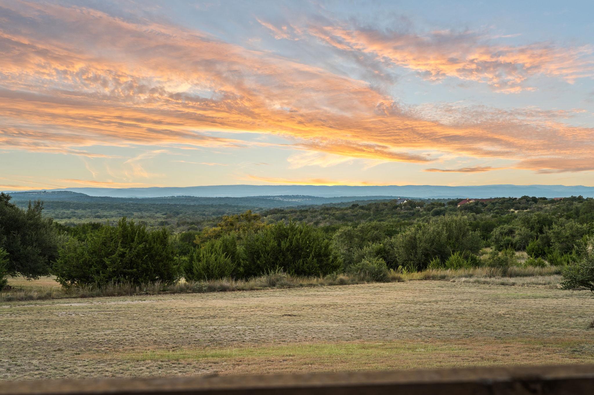 1010 Vista Ridge Dr, Round Mountain, TX 78663