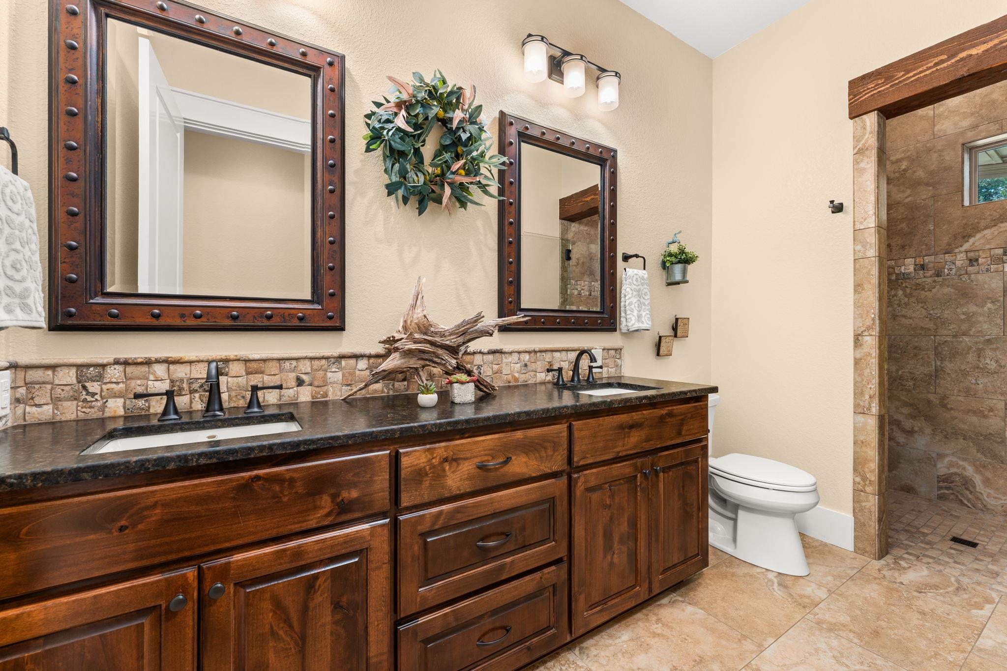 1010 Vista Ridge Dr, Round Mountain, TX 78663