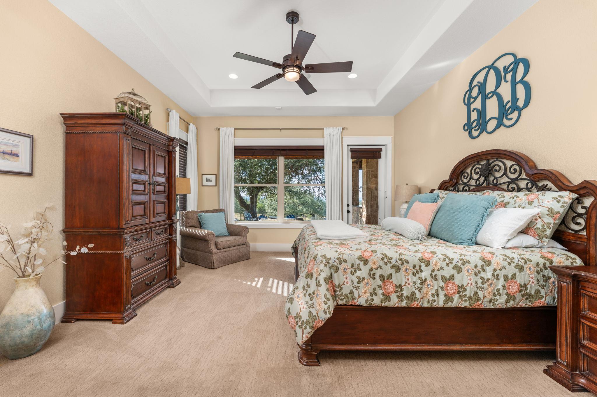 1010 Vista Ridge Dr, Round Mountain, TX 78663