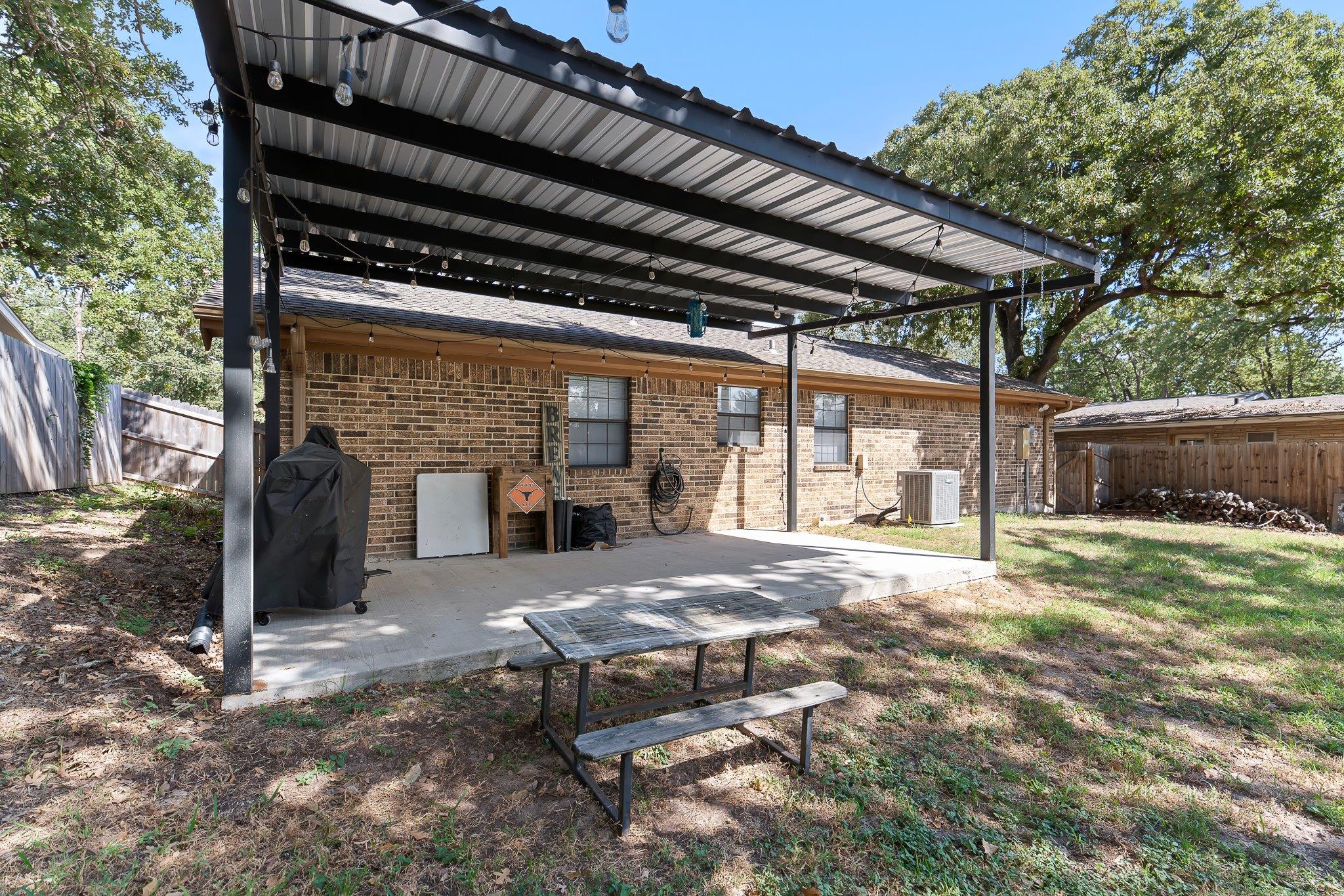 1905 Alcoa Ave, Rockdale, TX 76567