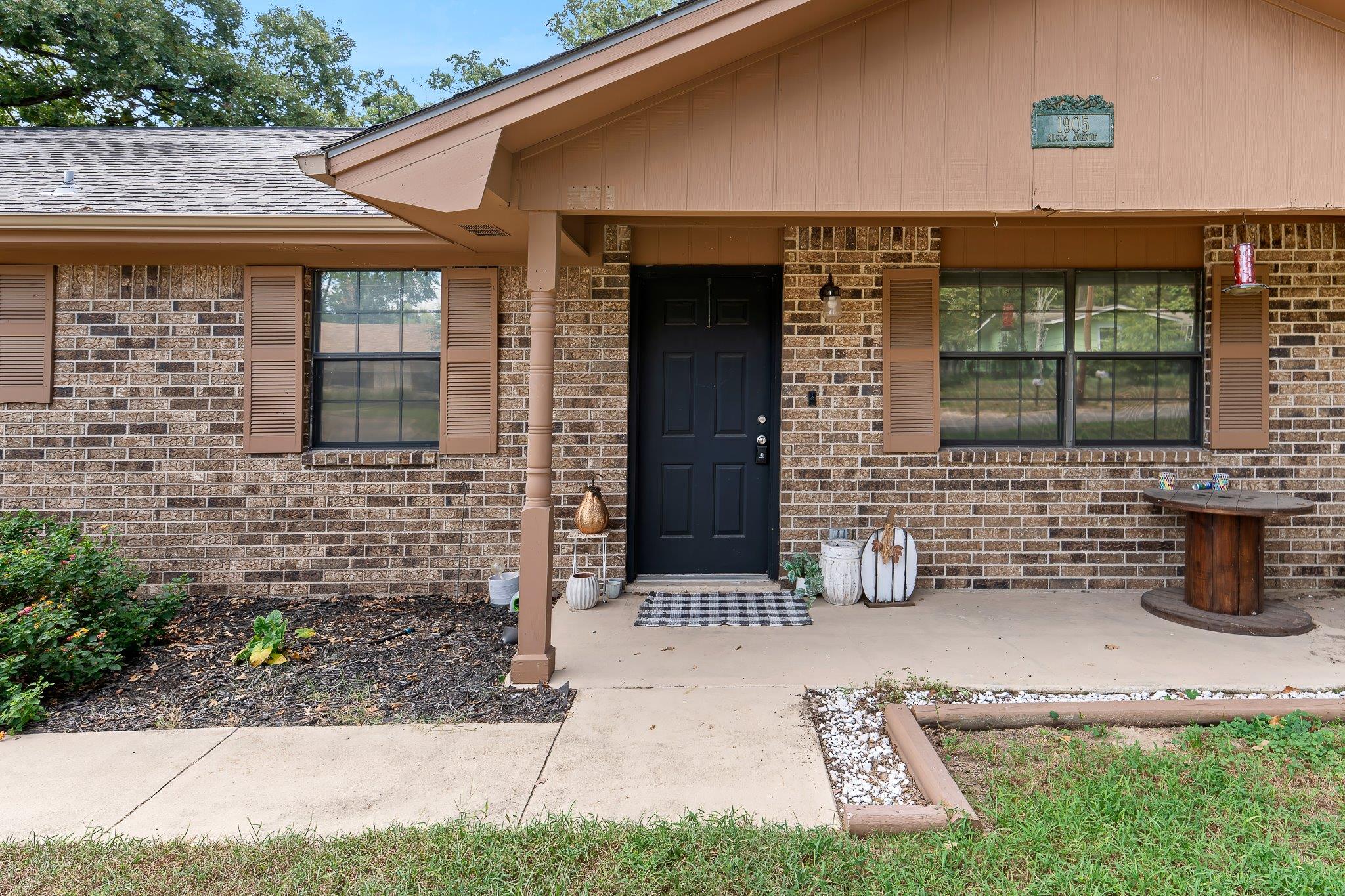 1905 Alcoa Ave, Rockdale, TX 76567