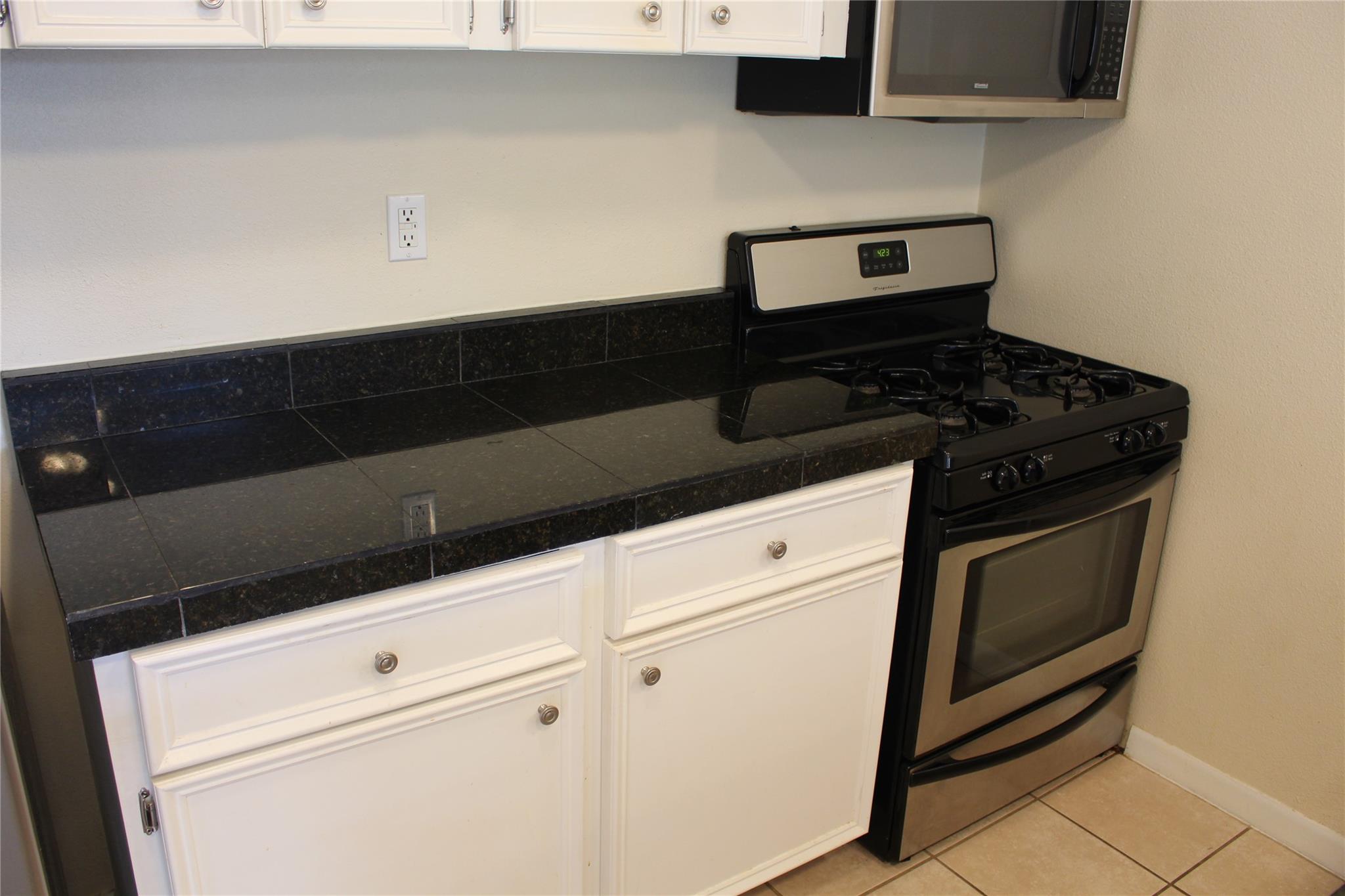 304 E 33rd St # 19, Austin, TX 78705