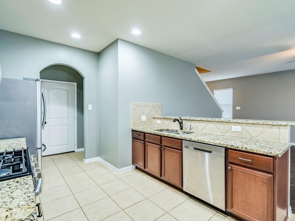 216 Isabel Ln, Kyle, TX 78640