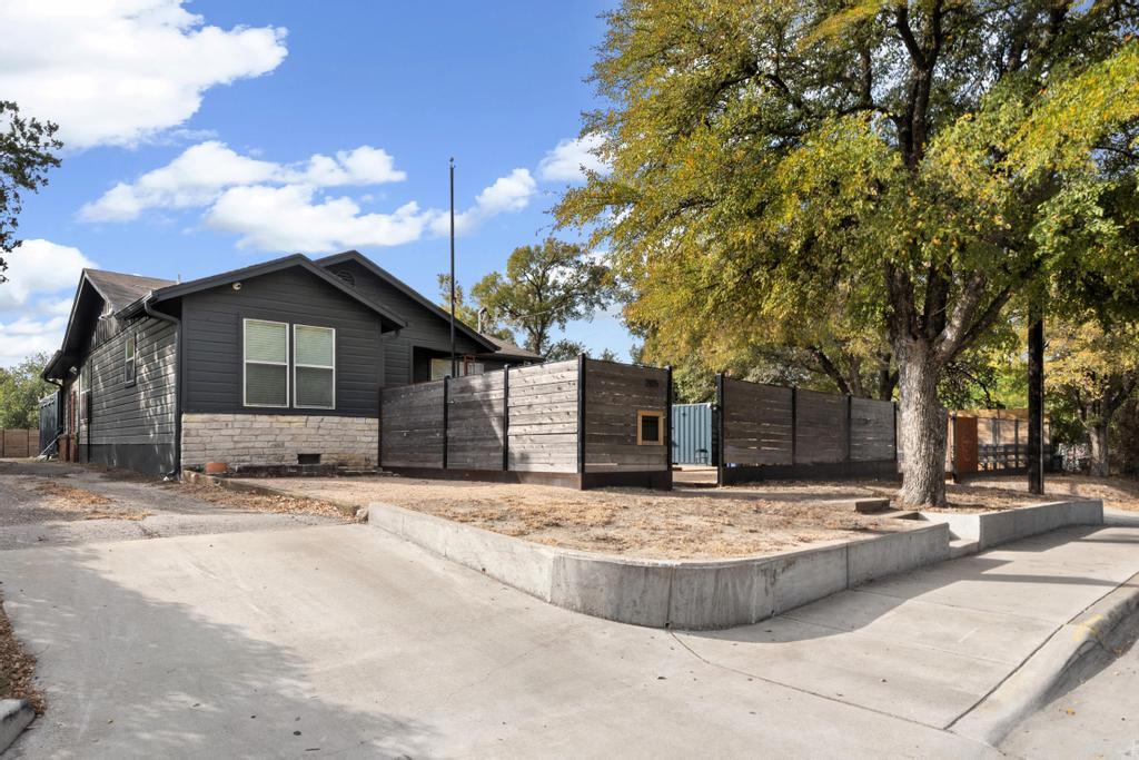 2925 E 12th St, Austin, TX 78702