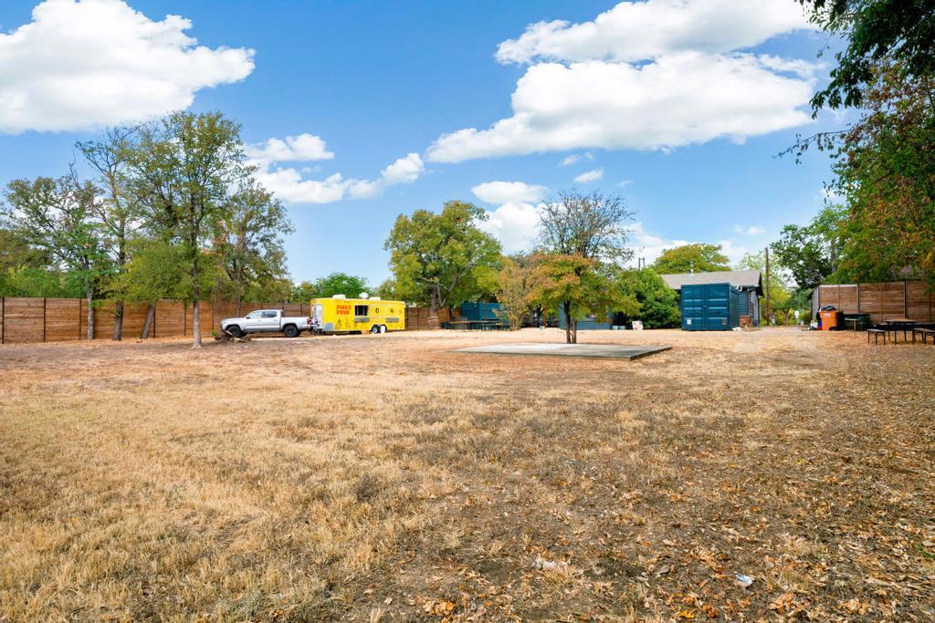 2925 E 12th St, Austin, TX 78702