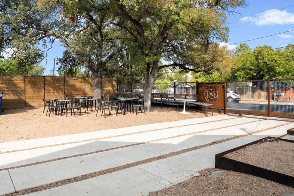 2925 E 12th St, Austin, TX 78702