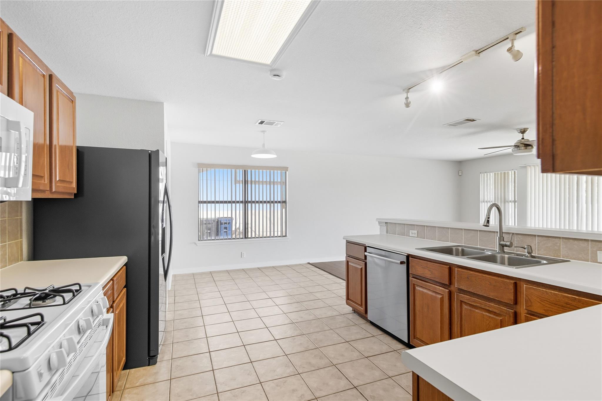 117 Paige Bnd, Hutto, TX 78634