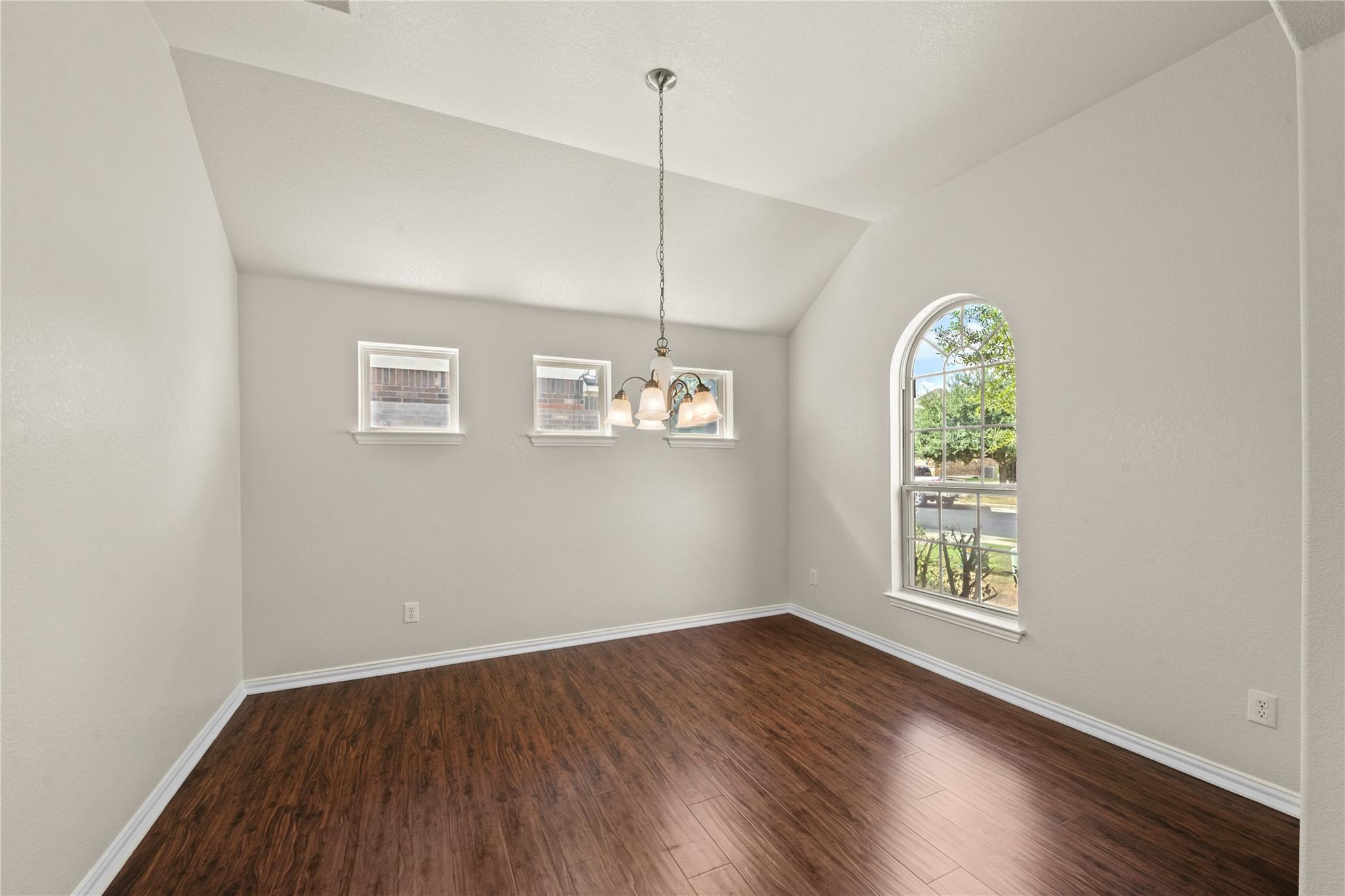 111 Wallin Farms Dr, Hutto, TX 78634