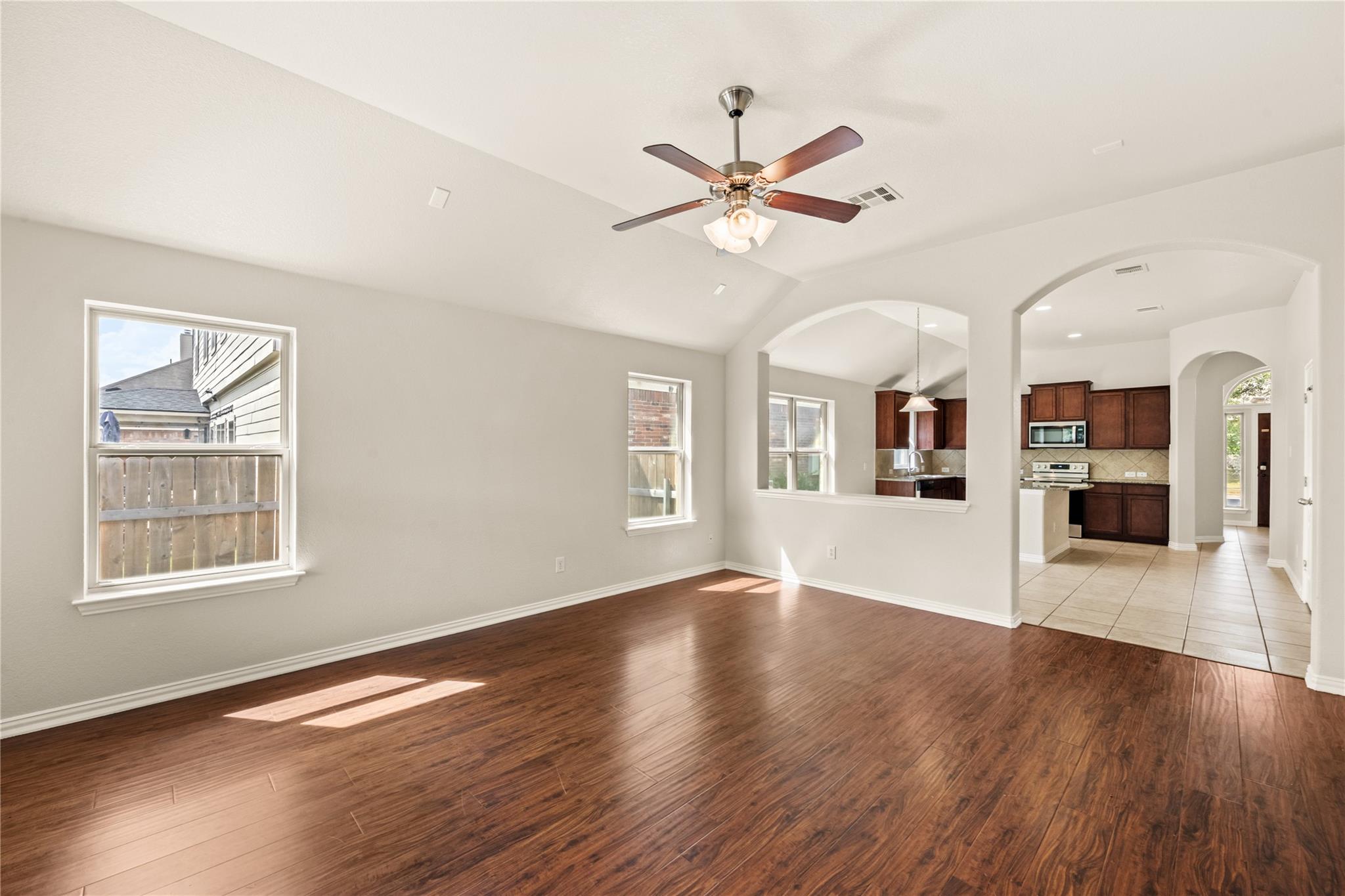 111 Wallin Farms Dr, Hutto, TX 78634