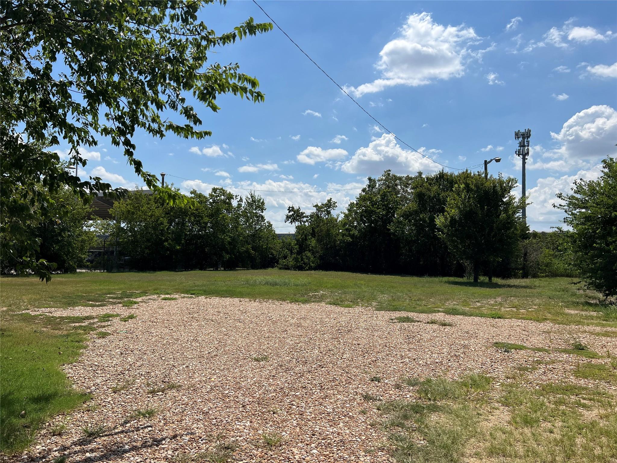 1201 W 2nd St, Taylor, TX 76574