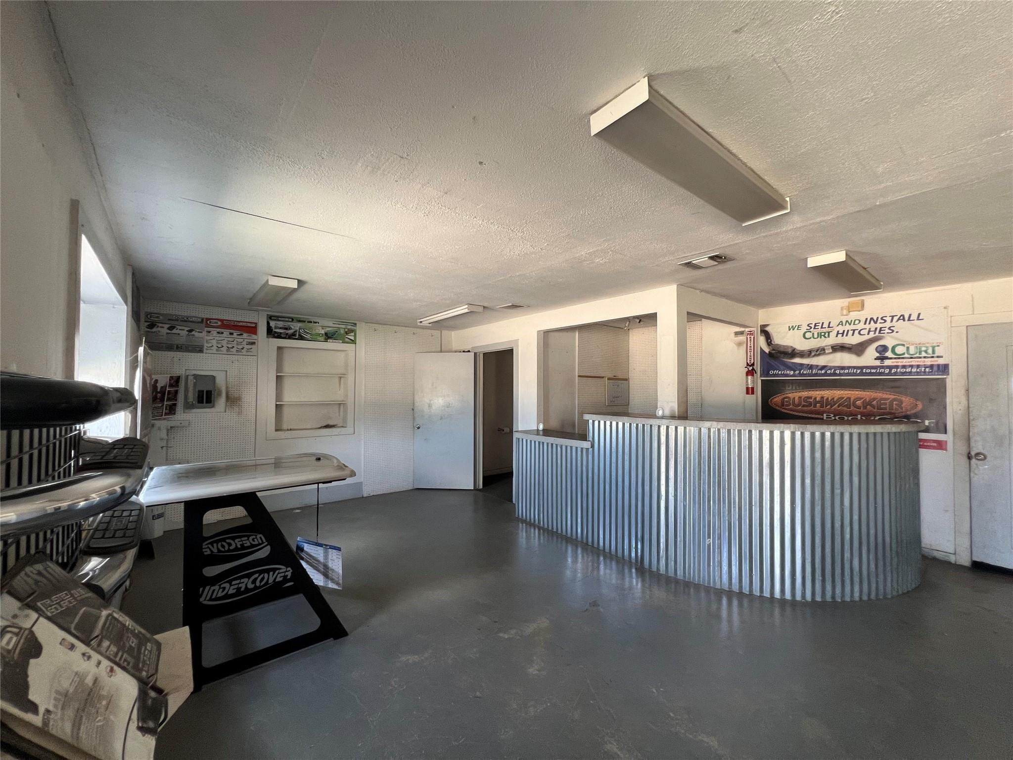 1201 W 2nd St, Taylor, TX 76574