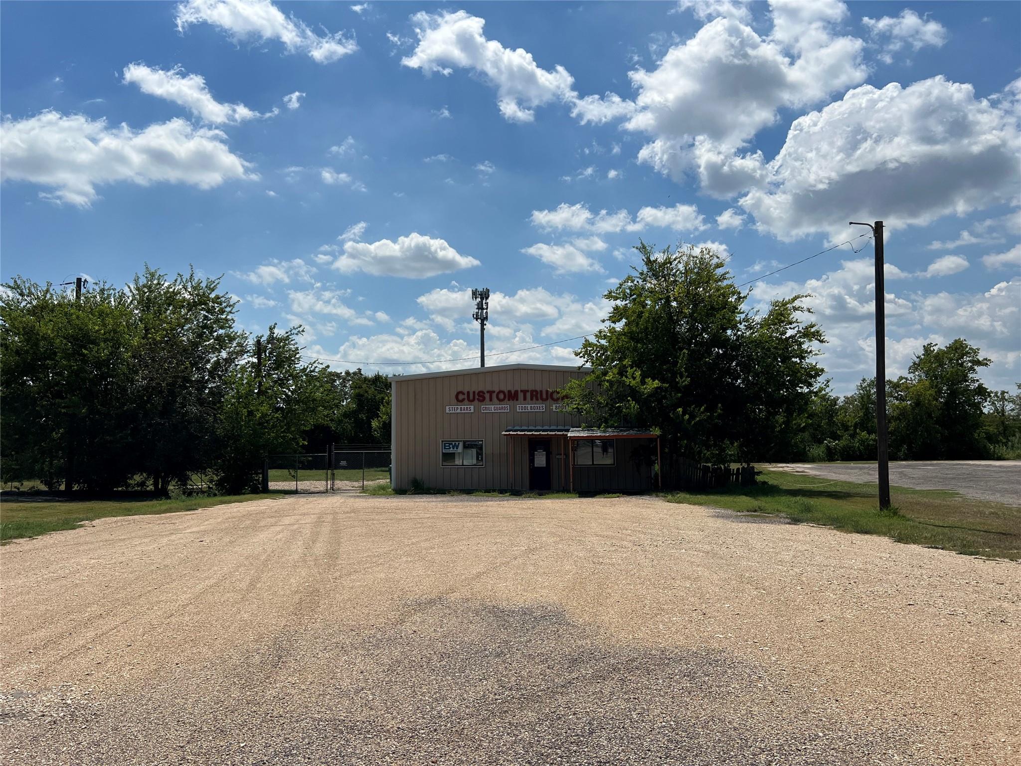 1201 W 2nd St, Taylor, TX 76574