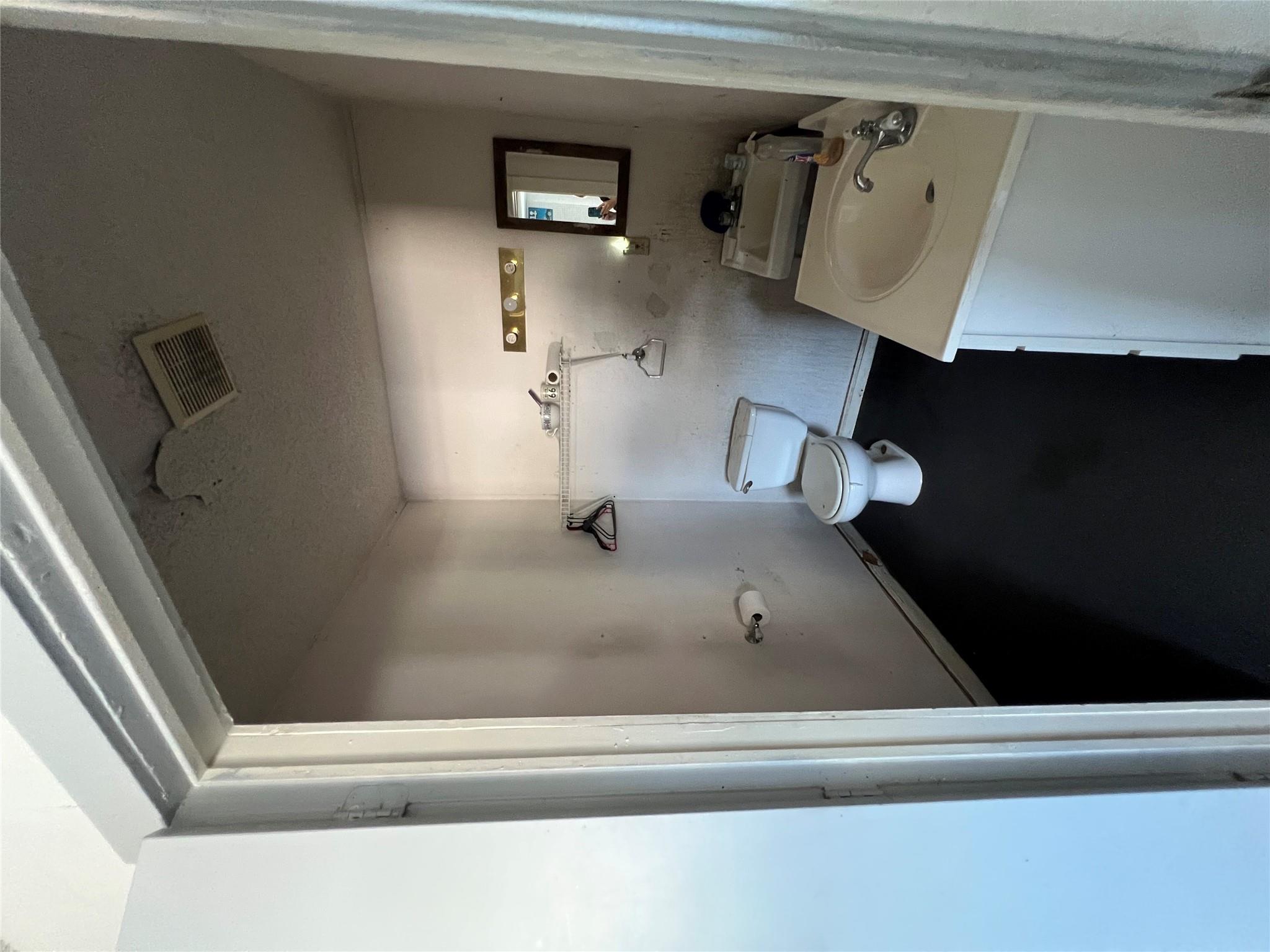 1201 W 2nd St, Taylor, TX 76574