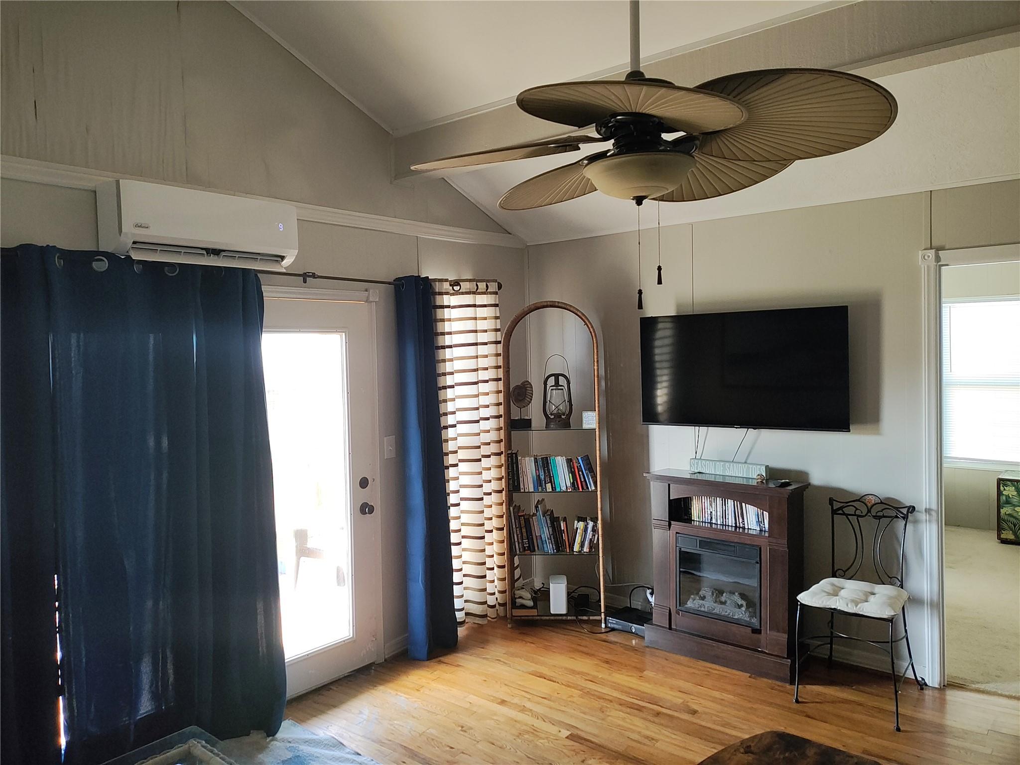 415 Seashell Dr, Surfside Beach, TX 77541