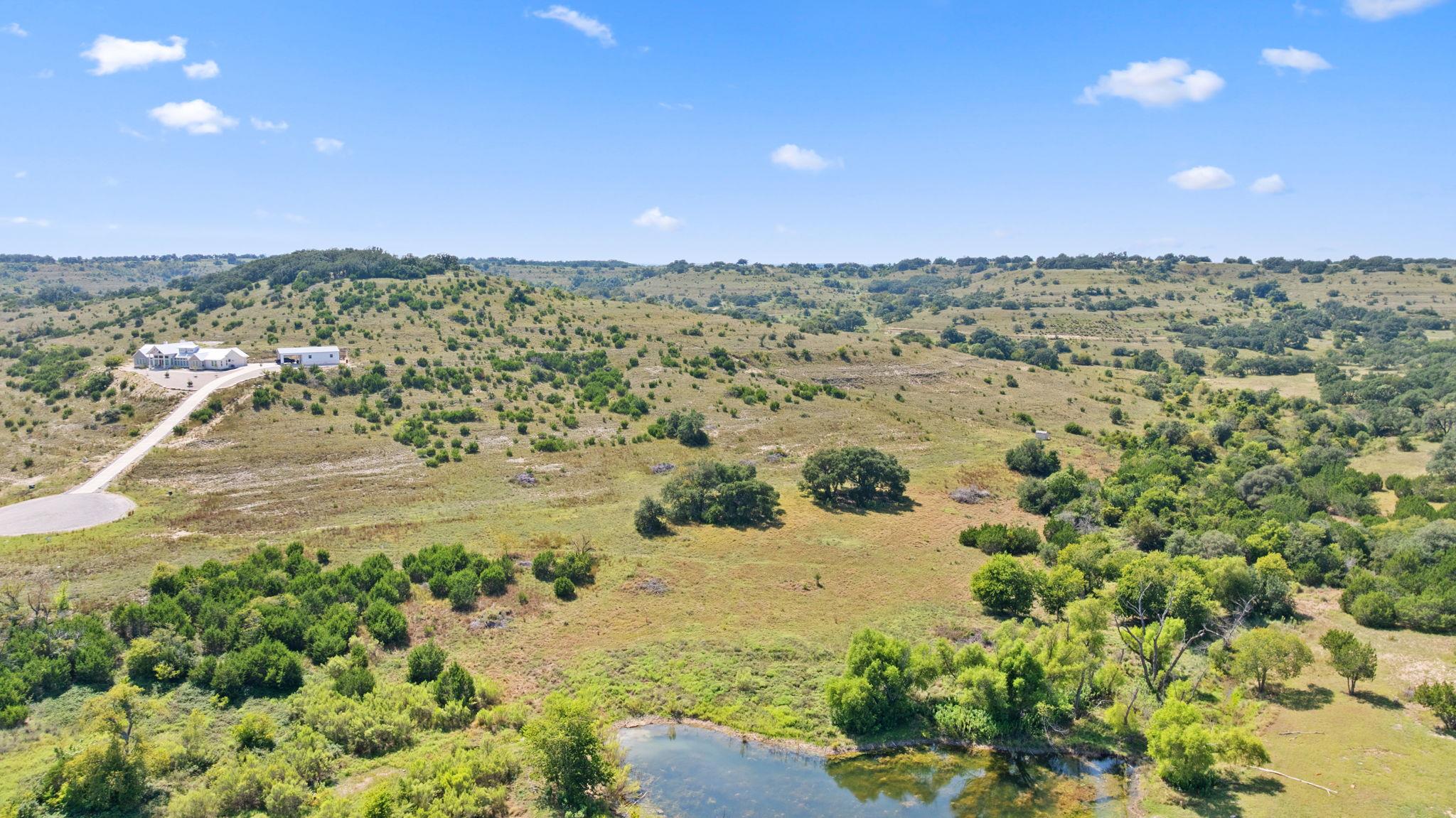000 Flickering Sky Cir, Blanco, TX 78606
