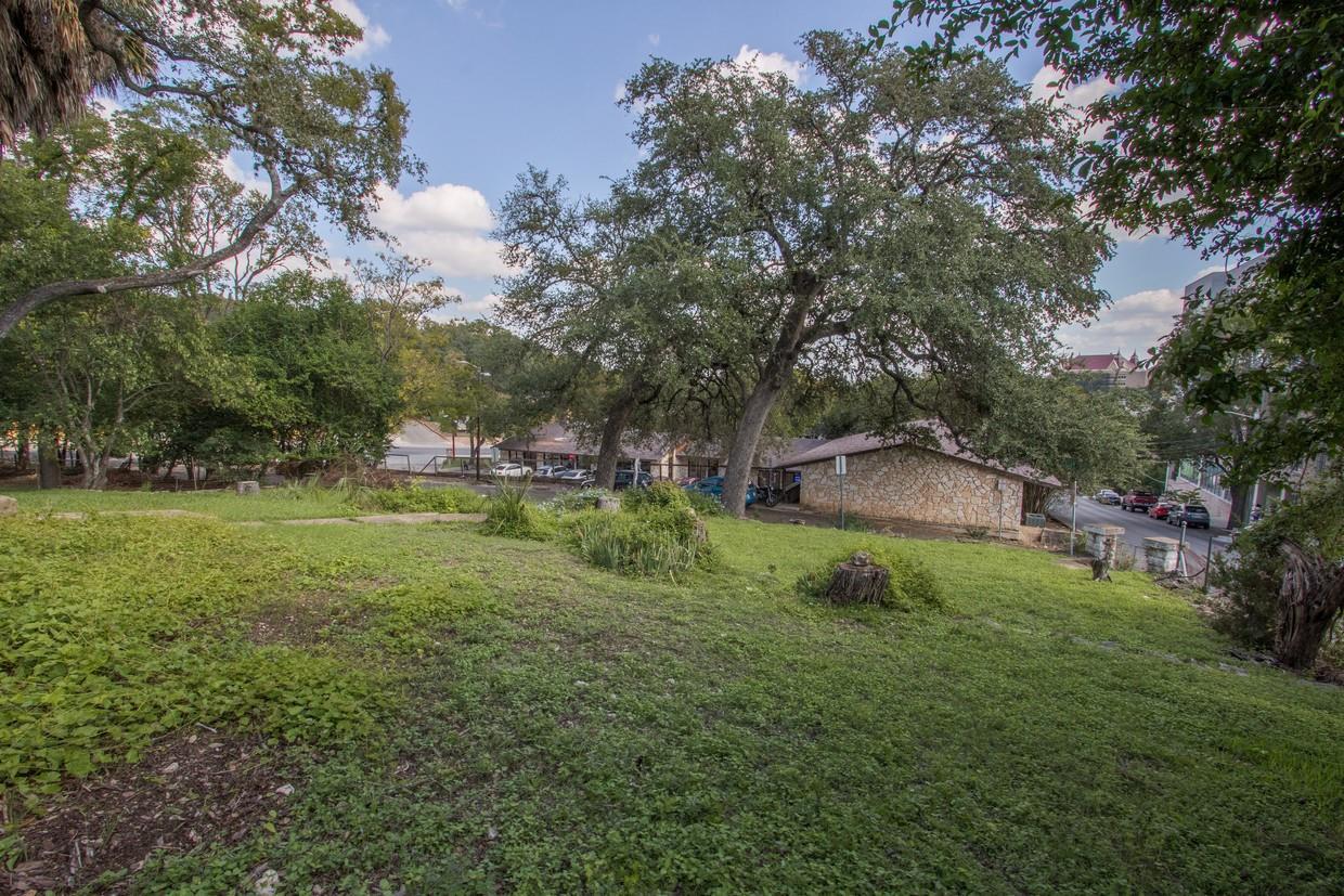 906 Chestnut St, San Marcos, TX 78666