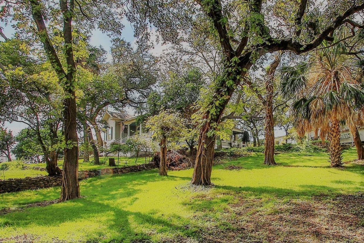 906 Chestnut St, San Marcos, TX 78666