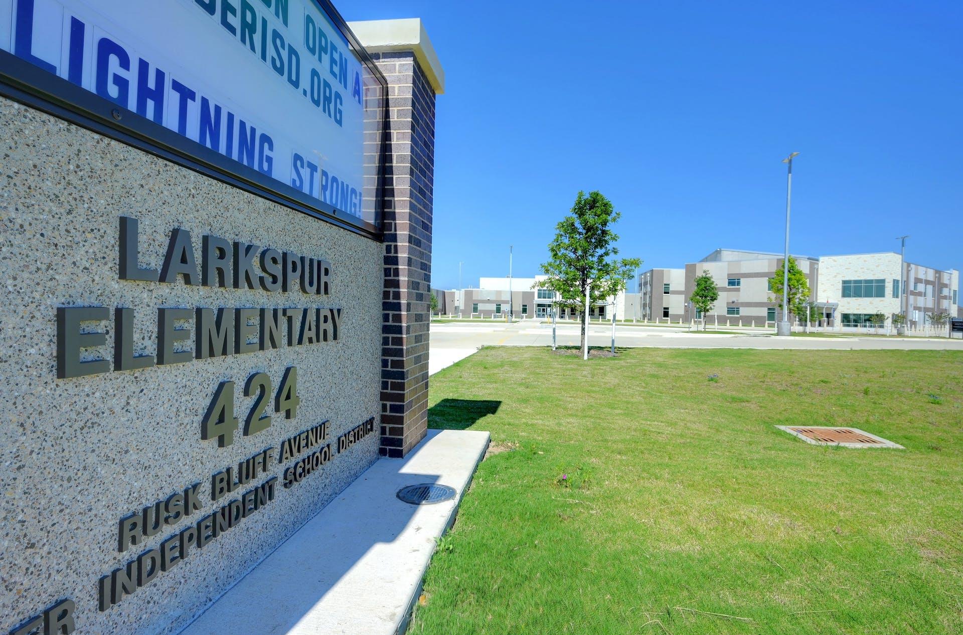 401 Lewisville Ln, Leander, TX 78641