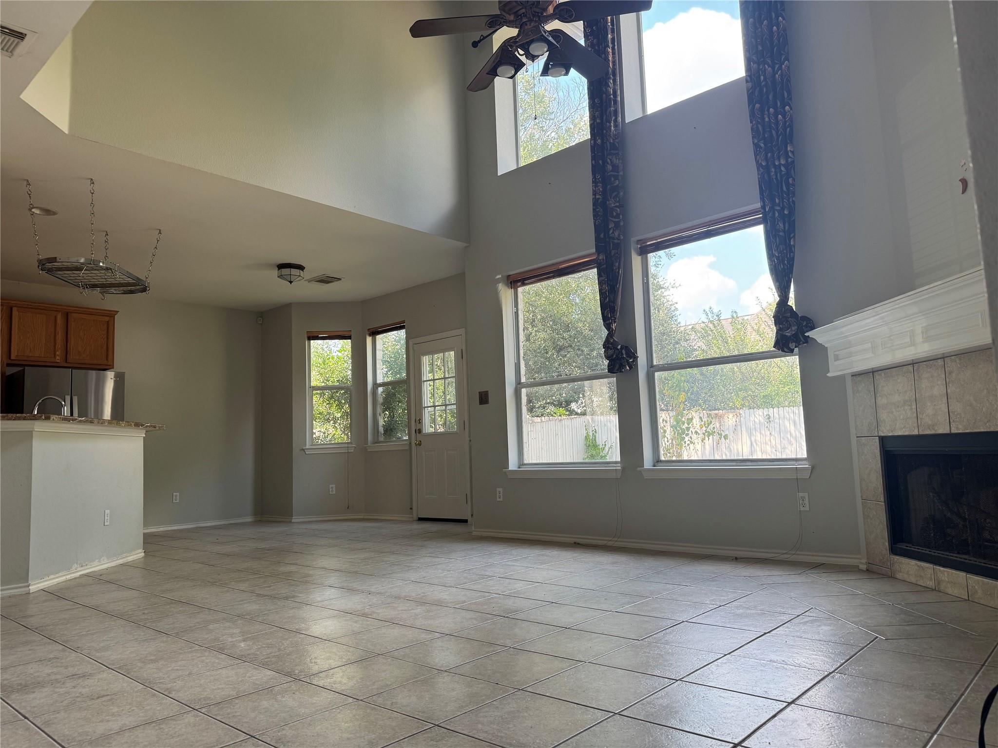 1810 Rosenborough Ln N, Round Rock, TX 78665