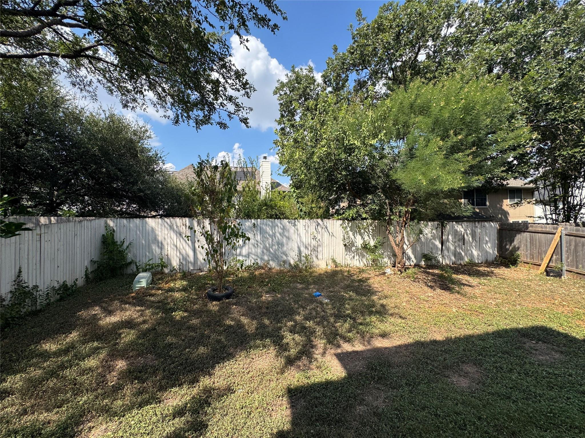 1810 Rosenborough Ln N, Round Rock, TX 78665