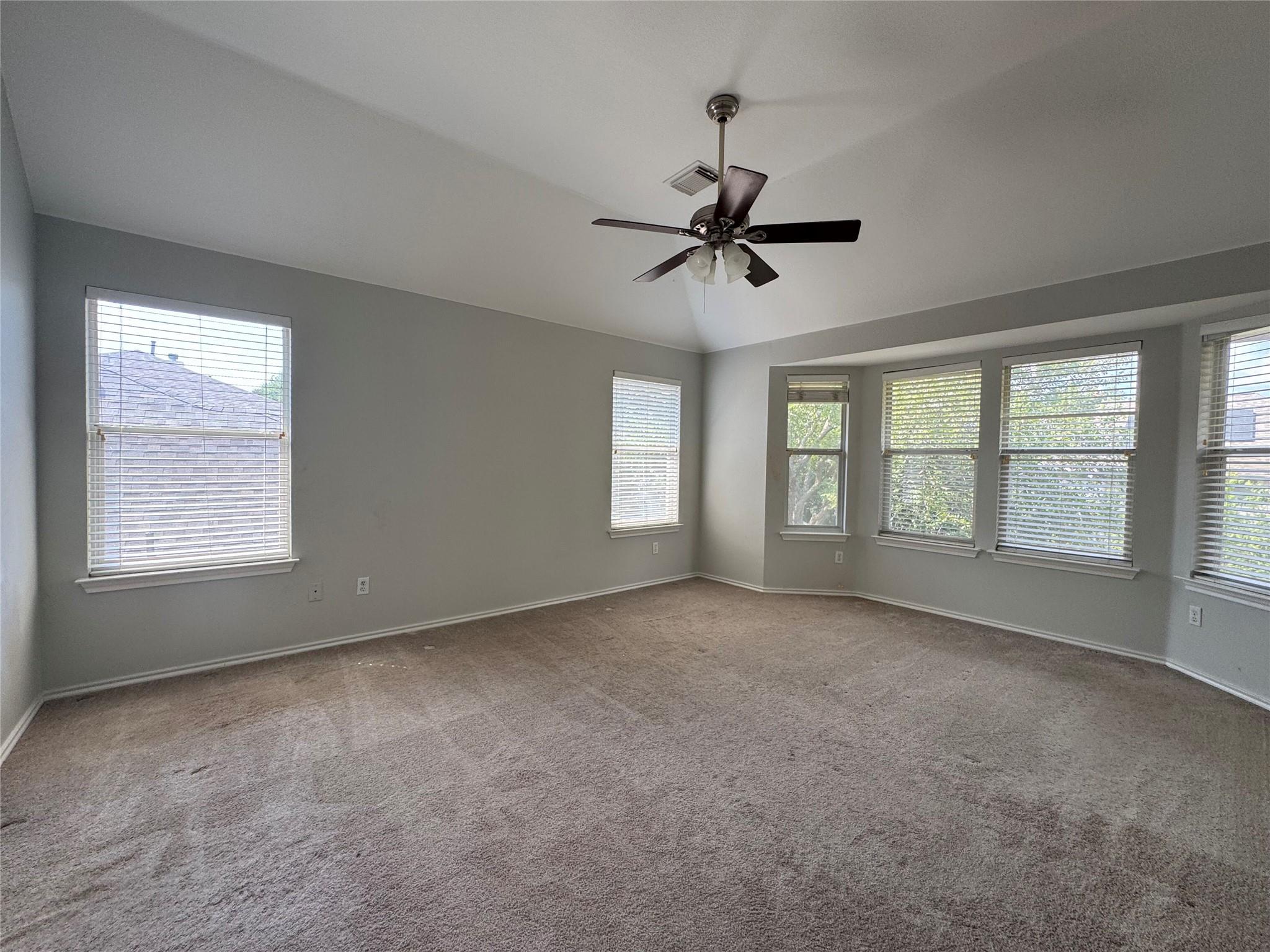 1810 Rosenborough Ln N, Round Rock, TX 78665