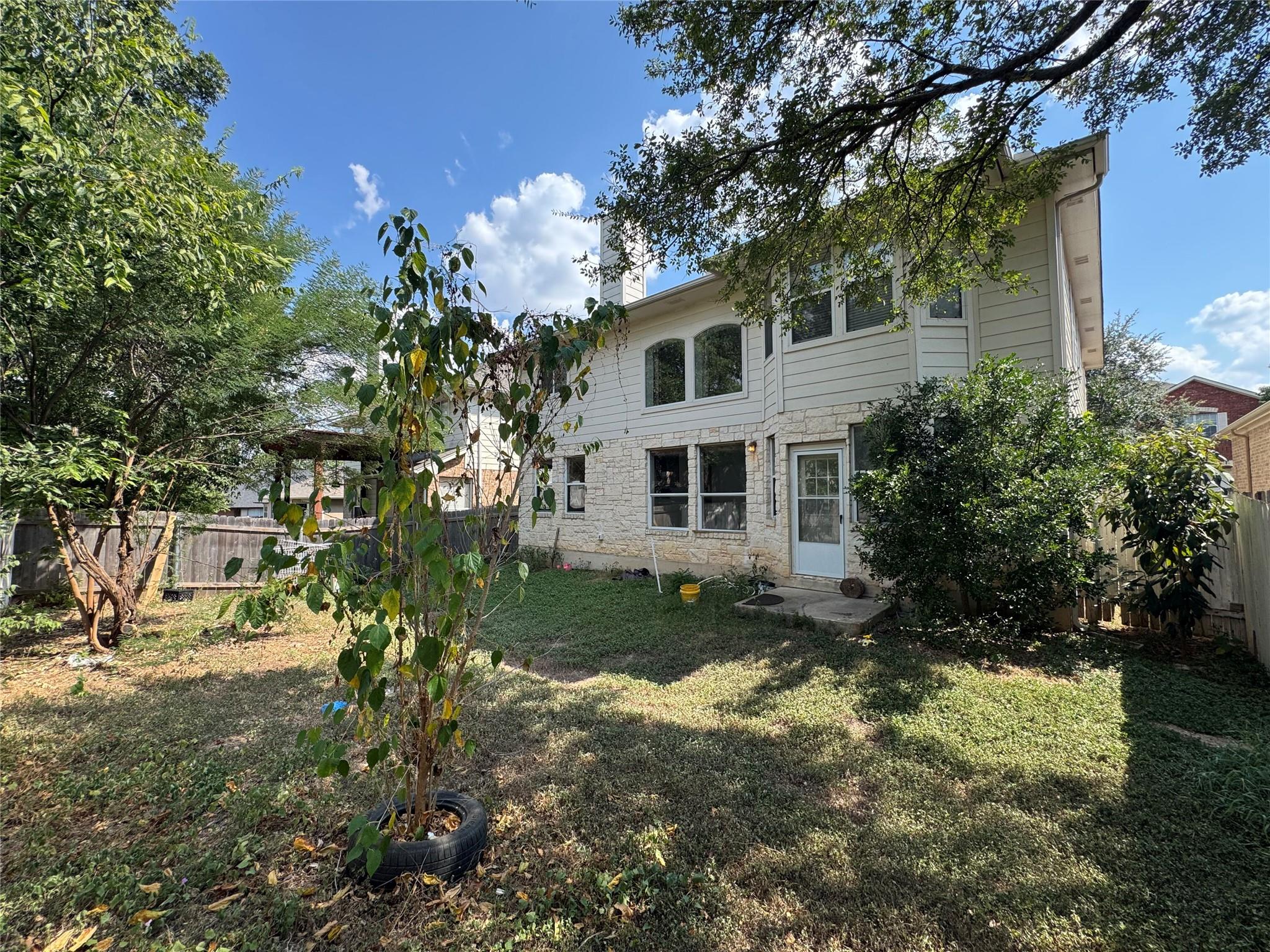 1810 Rosenborough Ln N, Round Rock, TX 78665