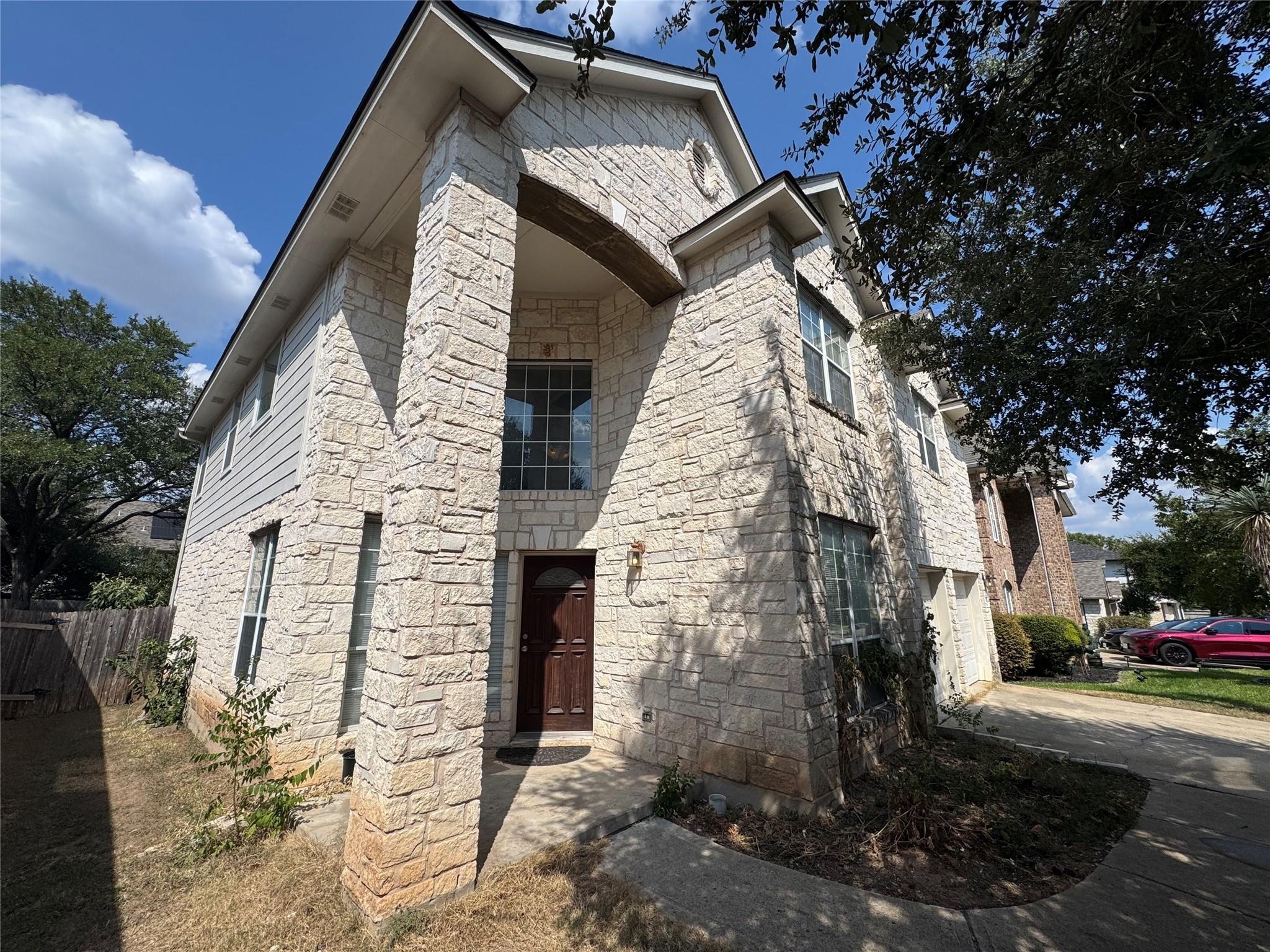 1810 Rosenborough Ln N, Round Rock, TX 78665