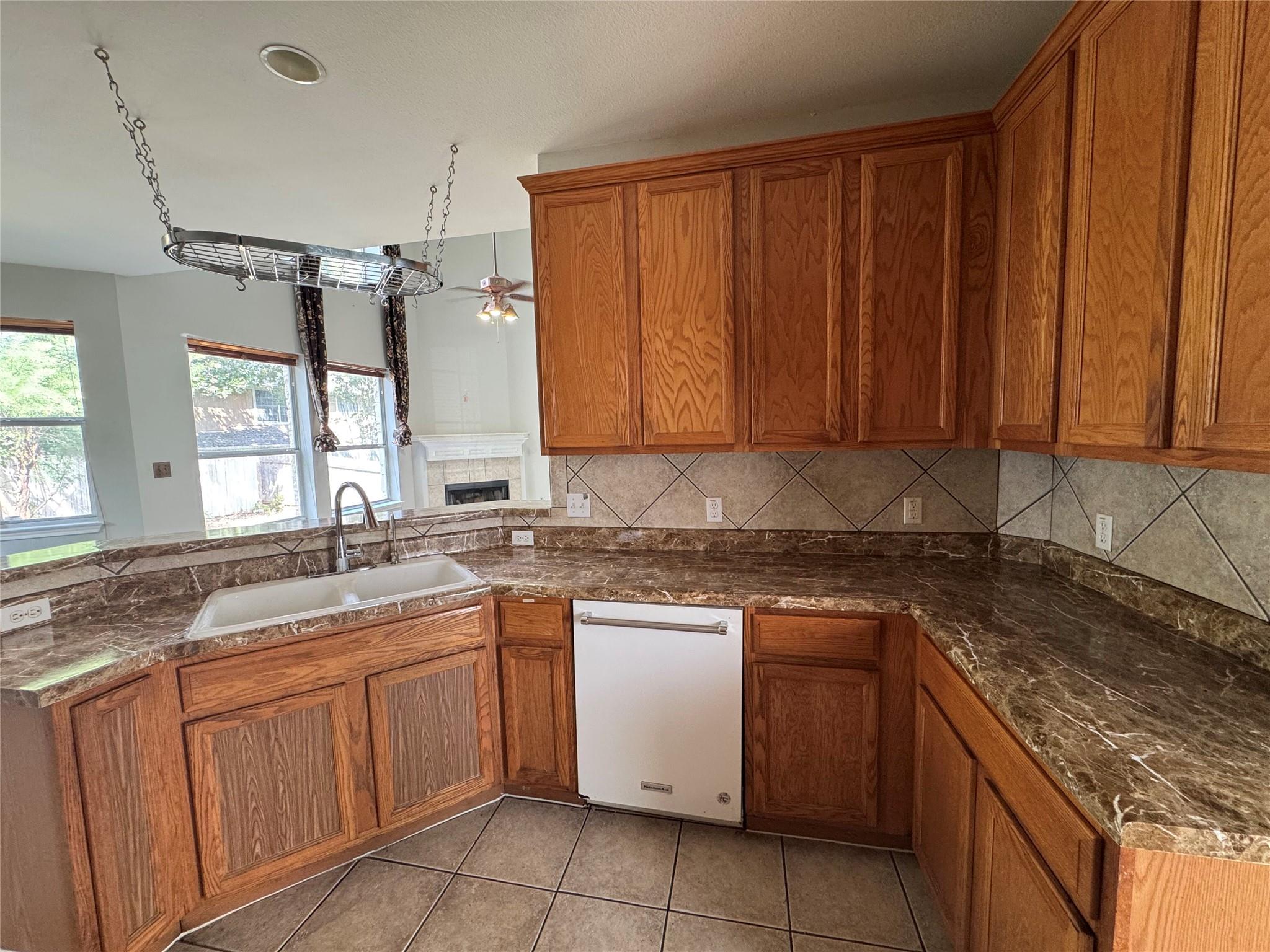 1810 Rosenborough Ln N, Round Rock, TX 78665