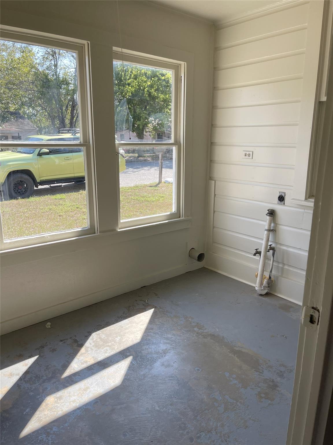 1521 N Hamilton St, Gonzales, TX 78629