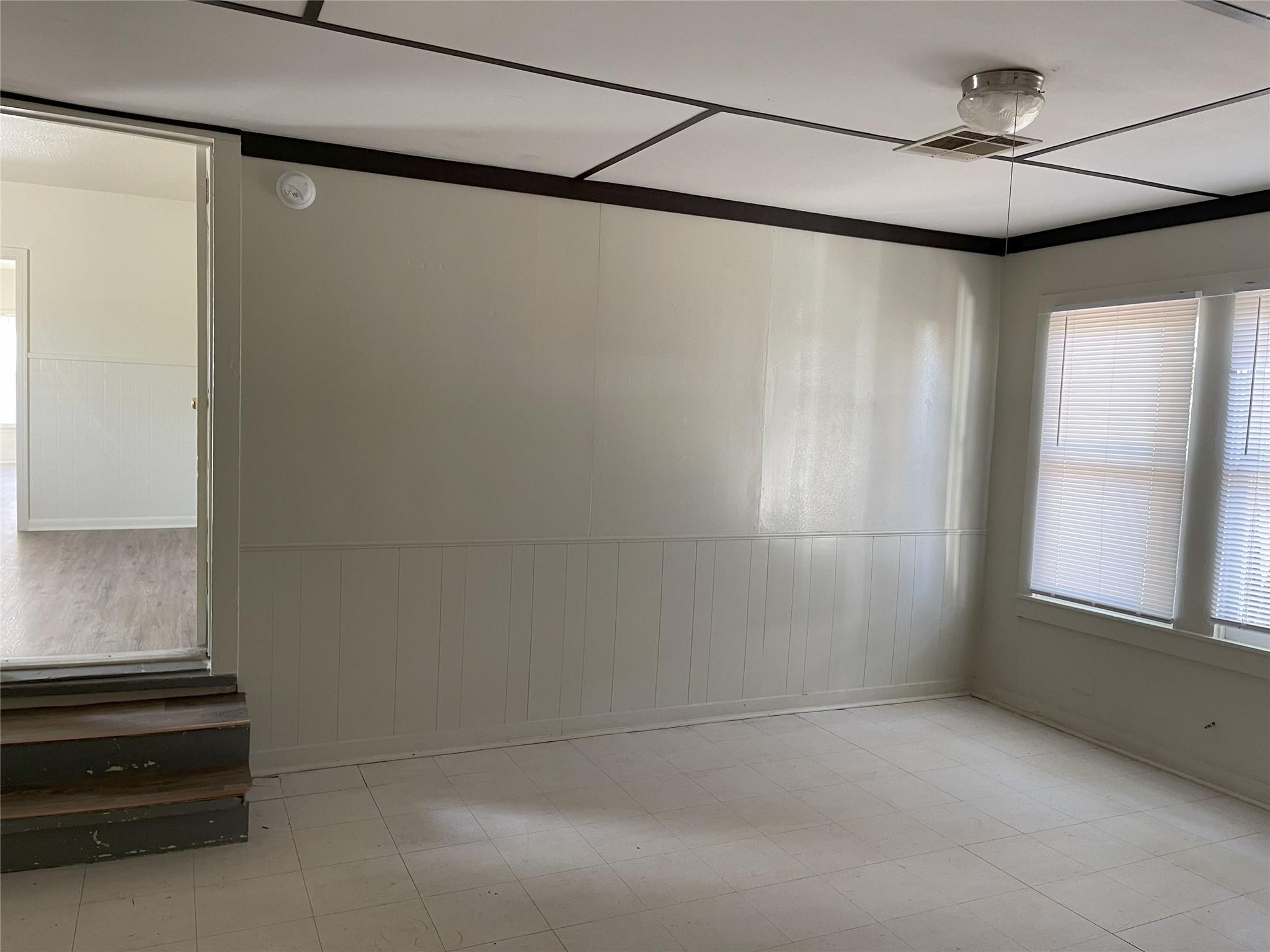 1521 N Hamilton St, Gonzales, TX 78629