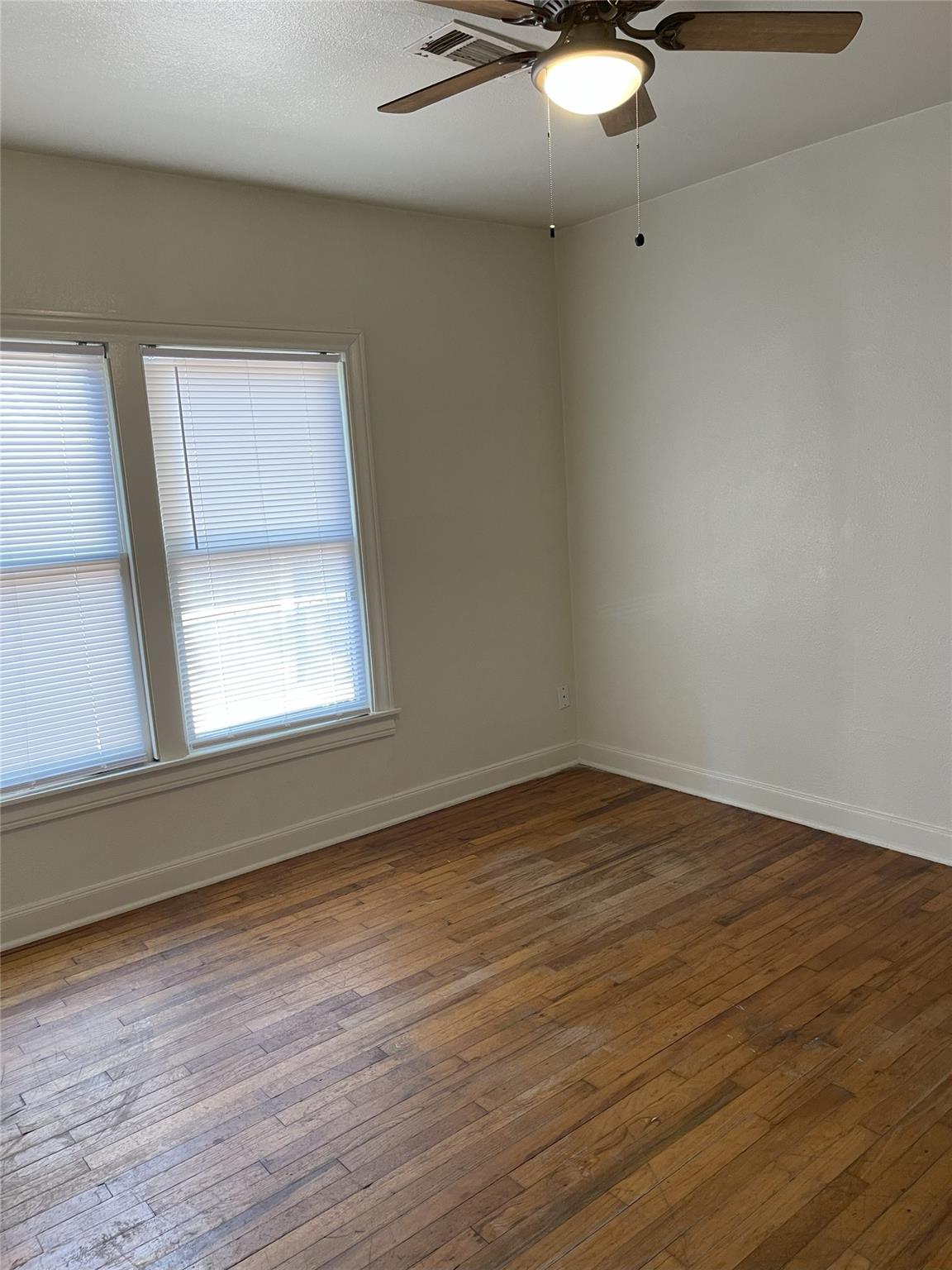 1521 N Hamilton St, Gonzales, TX 78629