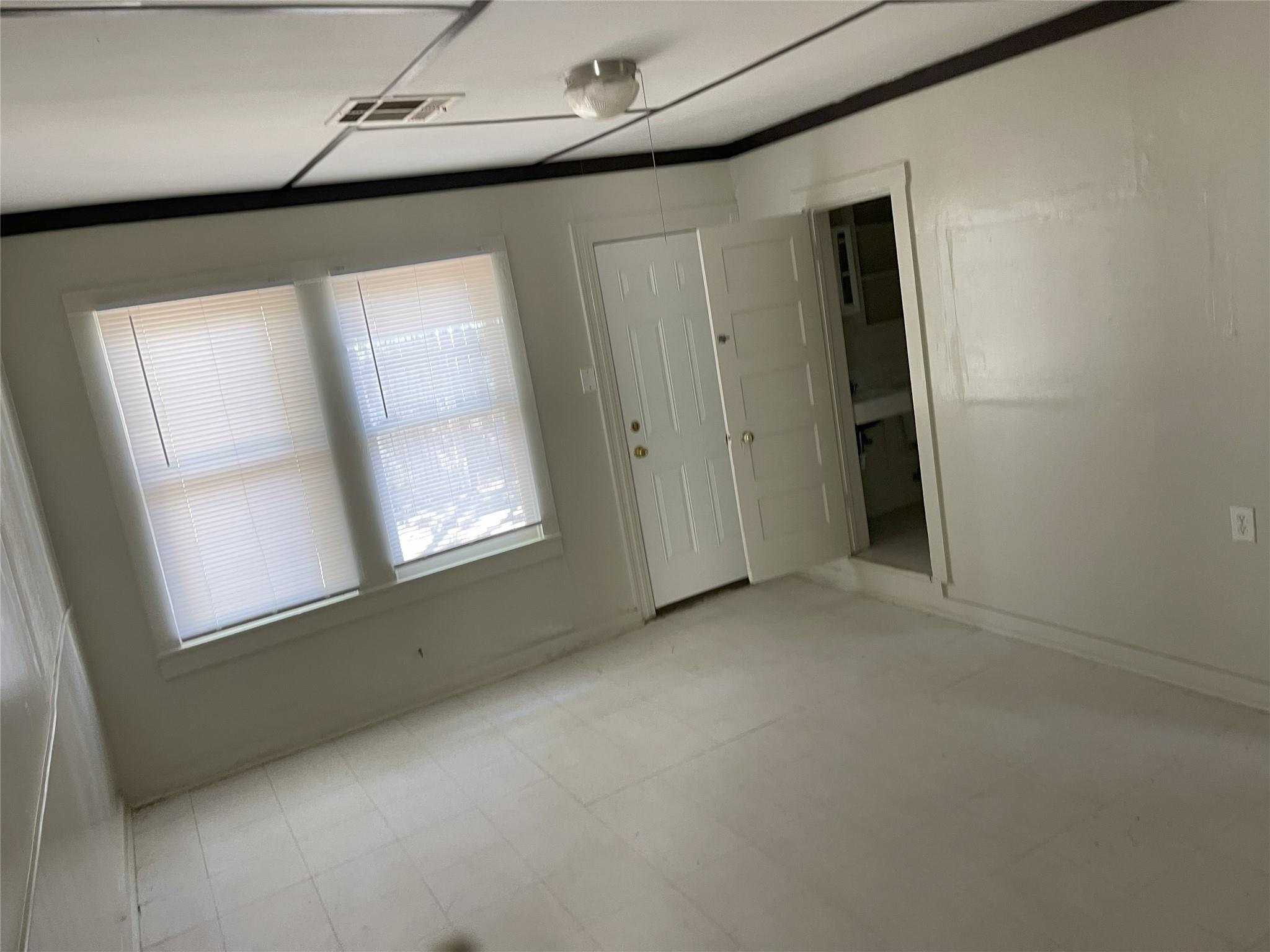 1521 N Hamilton St, Gonzales, TX 78629