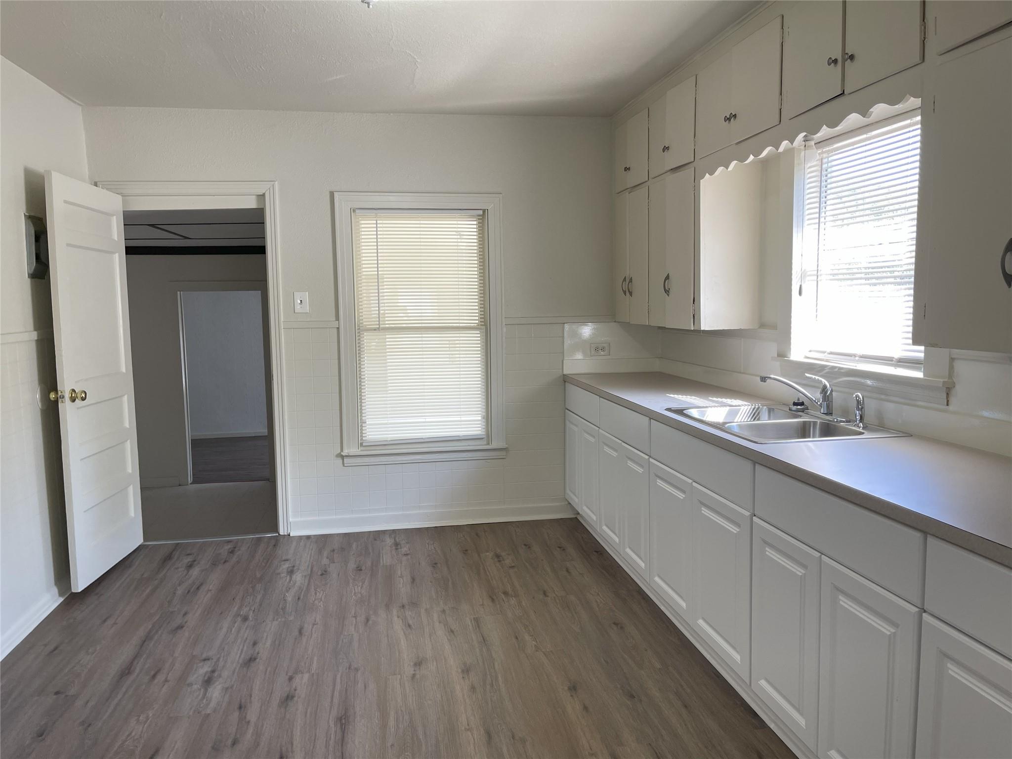 1521 N Hamilton St, Gonzales, TX 78629