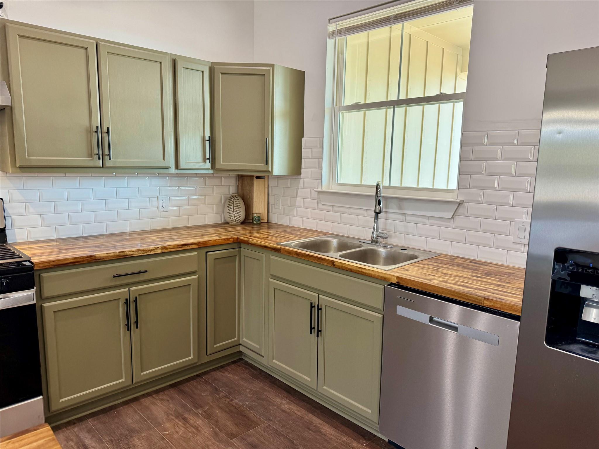 1353 Red Town Rd # B, Elgin, TX 78621