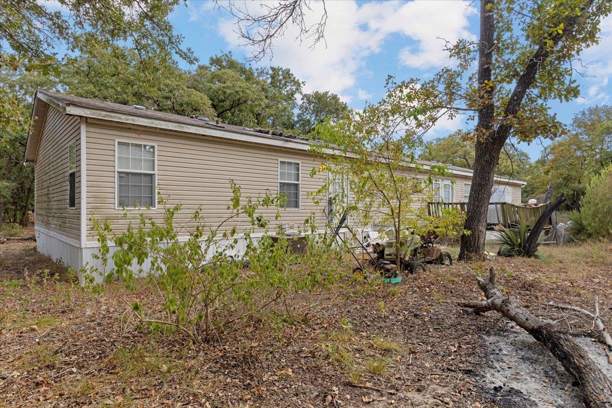 120 Twin Oaks Rd, Elgin, TX 78621