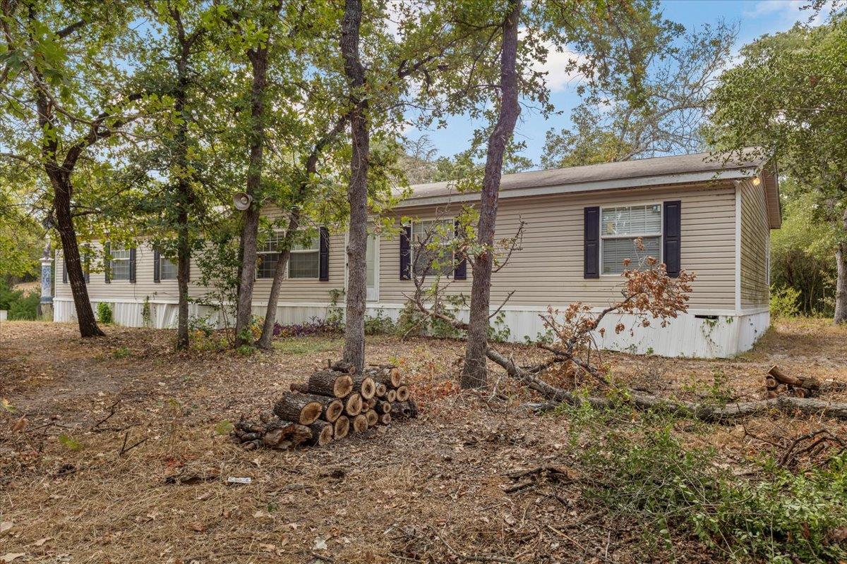 120 Twin Oaks Rd, Elgin, TX 78621