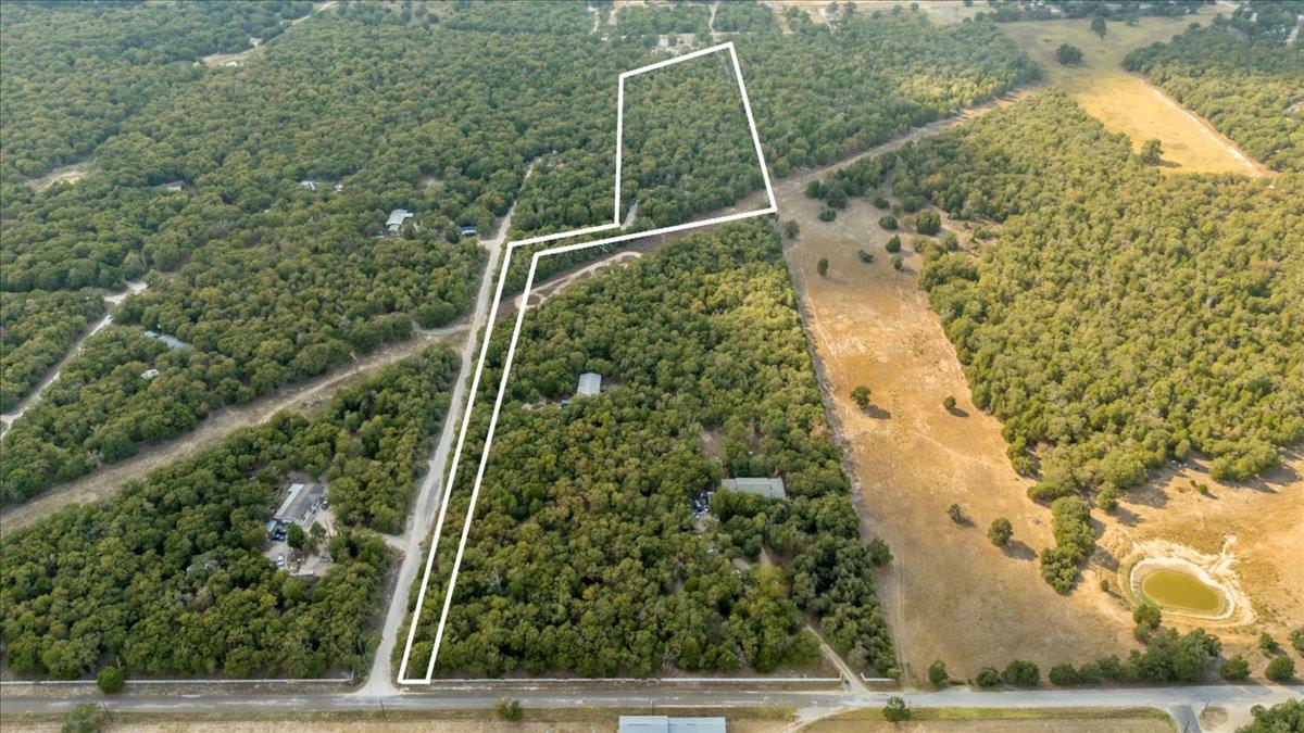 120 Twin Oaks Rd, Elgin, TX 78621