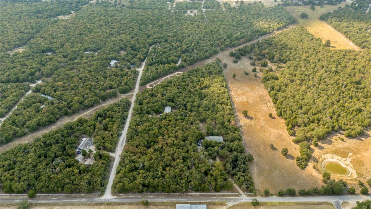 120 Twin Oaks Rd, Elgin, TX 78621