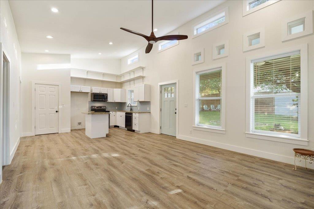 10213 Thomas Lane, Dripping Springs, TX 78620