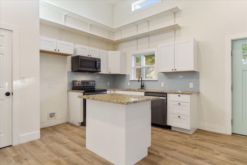 10213 Thomas Lane, Dripping Springs, TX 78620