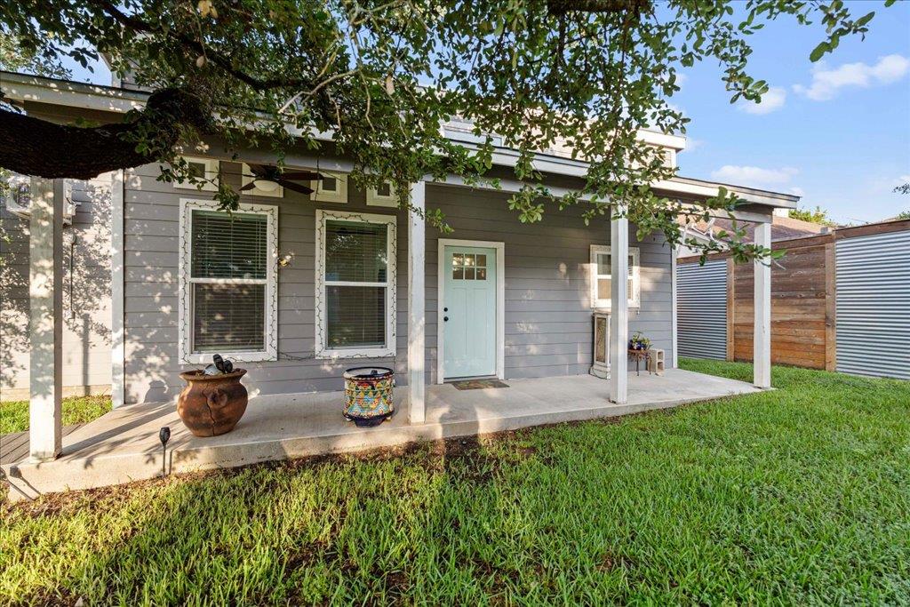 10213 Thomas Lane, Dripping Springs, TX 78620