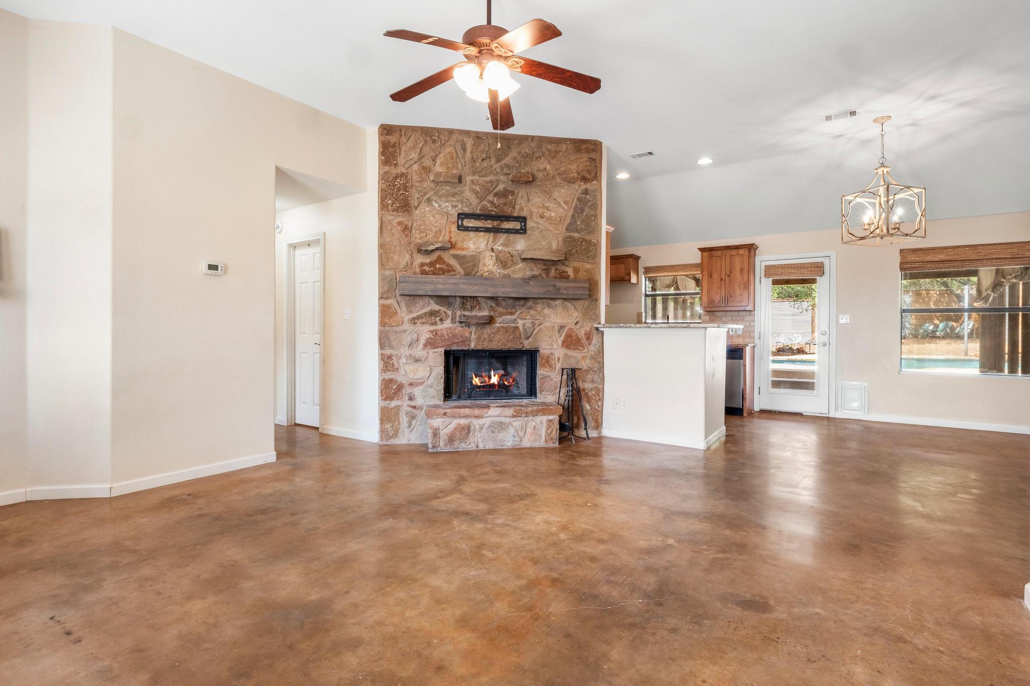 10213 Thomas Lane, Dripping Springs, TX 78620