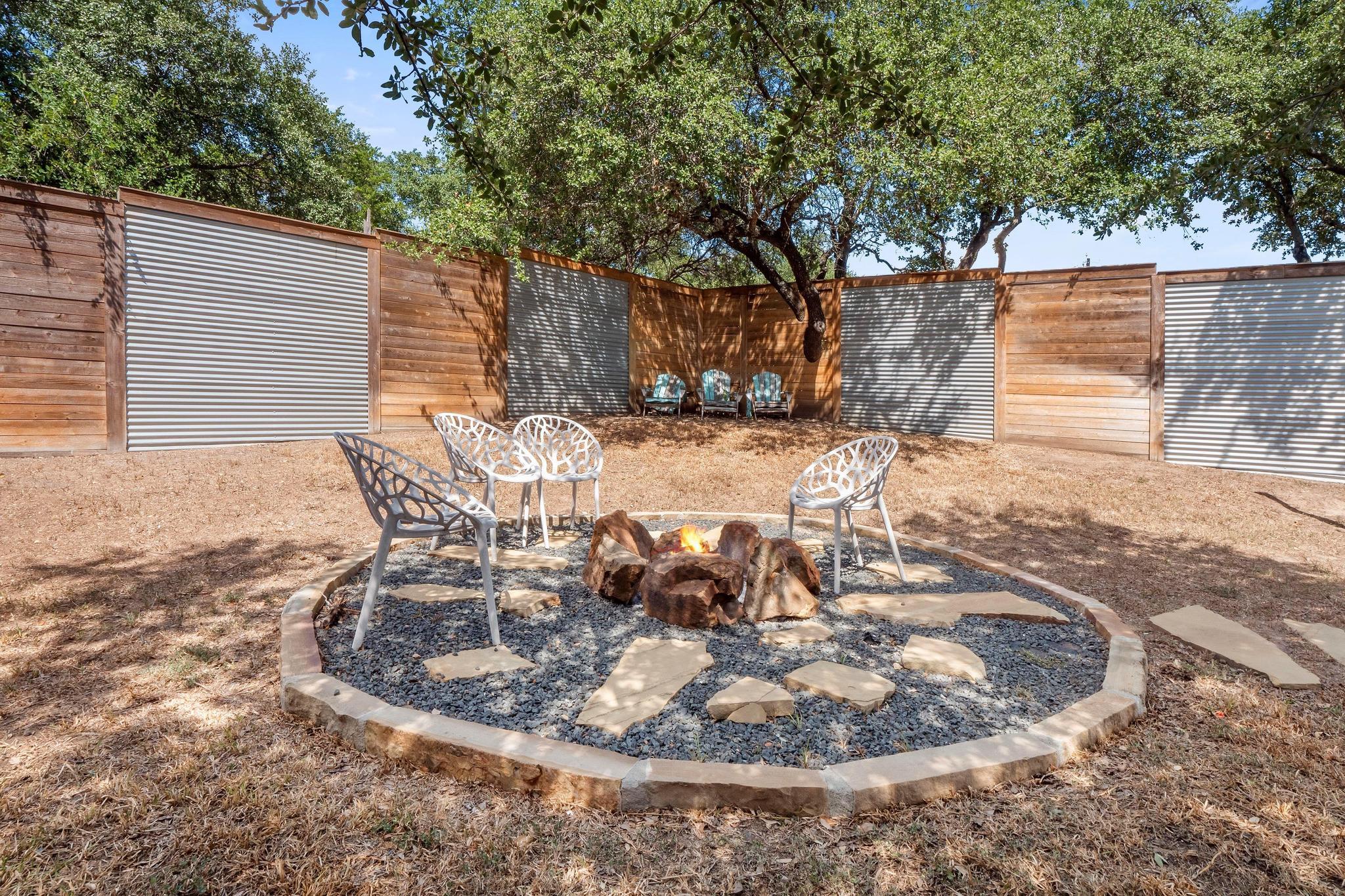 10213 Thomas Lane, Dripping Springs, TX 78620