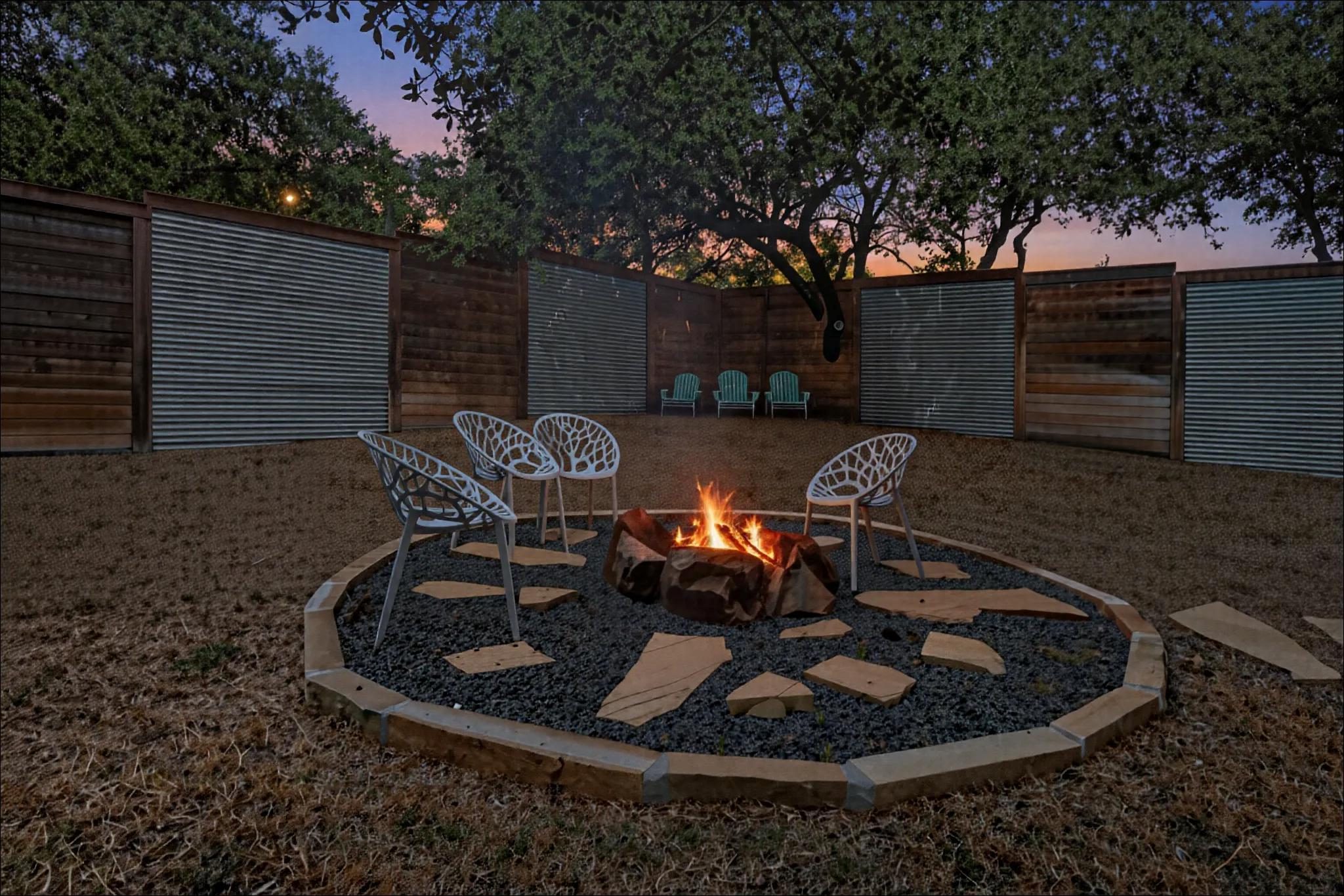 10213 Thomas Lane, Dripping Springs, TX 78620