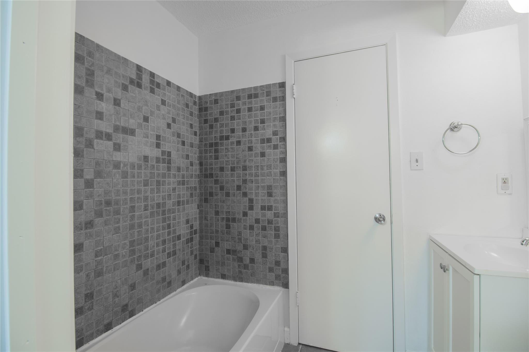 709 Castle Ridge Rd # D, Austin, TX 78746