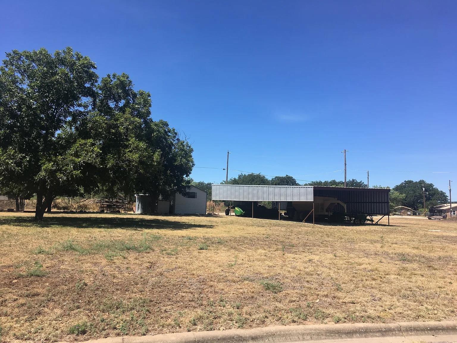 121 Bruce St, Brady, TX 76825