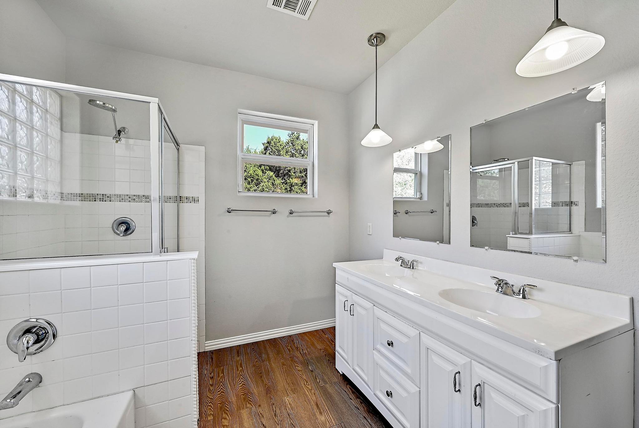 10613 Turkey Bend Dr, Jonestown, TX 78645