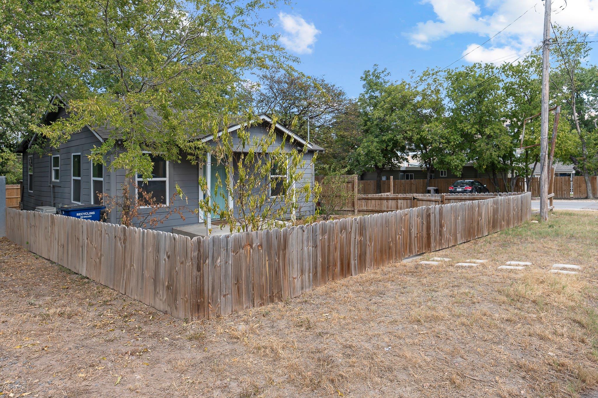 204 Lessin Ln, Austin, TX 78704